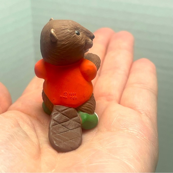 NWT Vintage Hallmark Merry Miniature Beaver with football - Picture 9 of 12